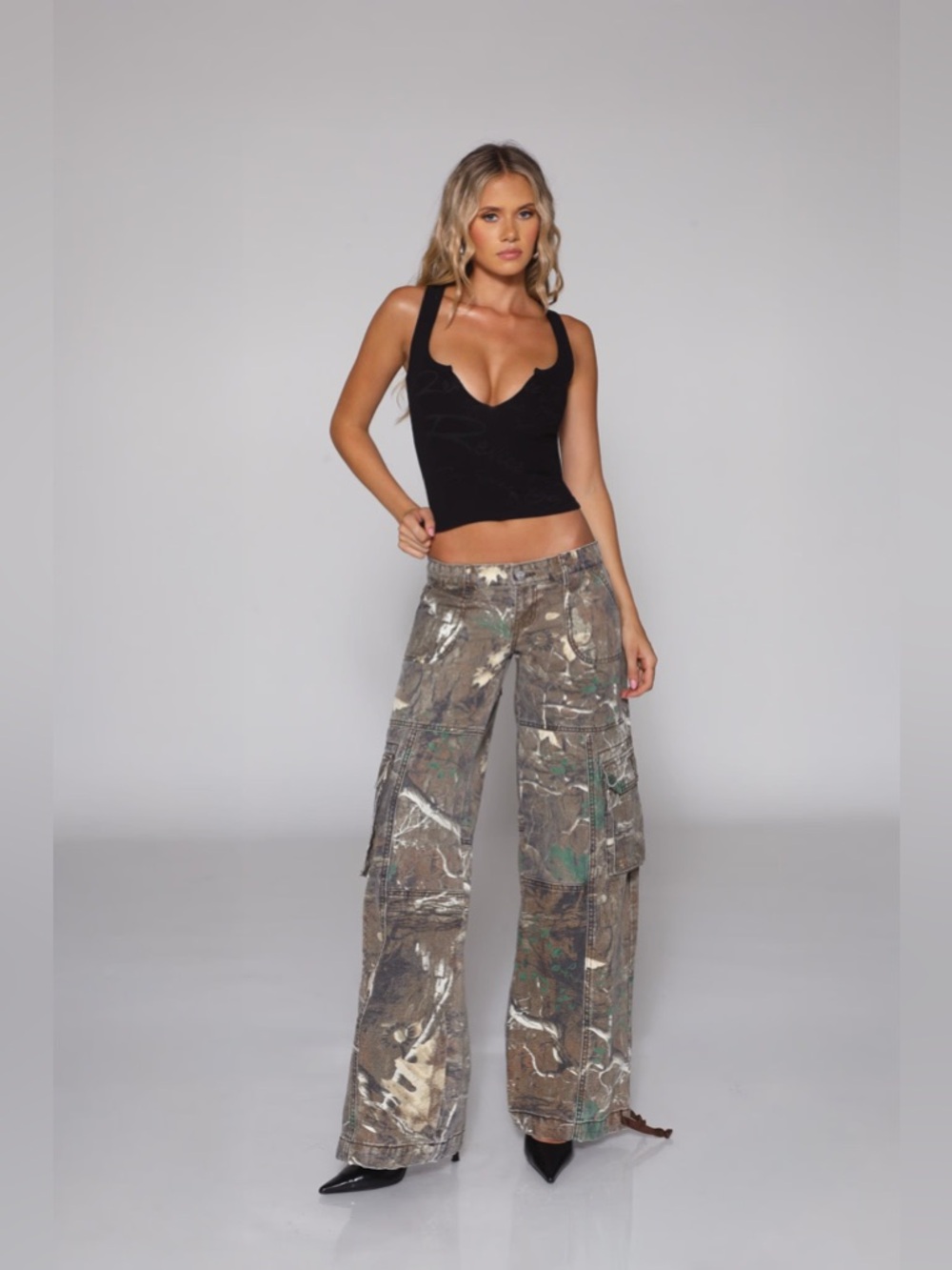 Revise Los Angeles Realtree Camo Cargo Pants  Sz 25 Womens
(Abr A-2)